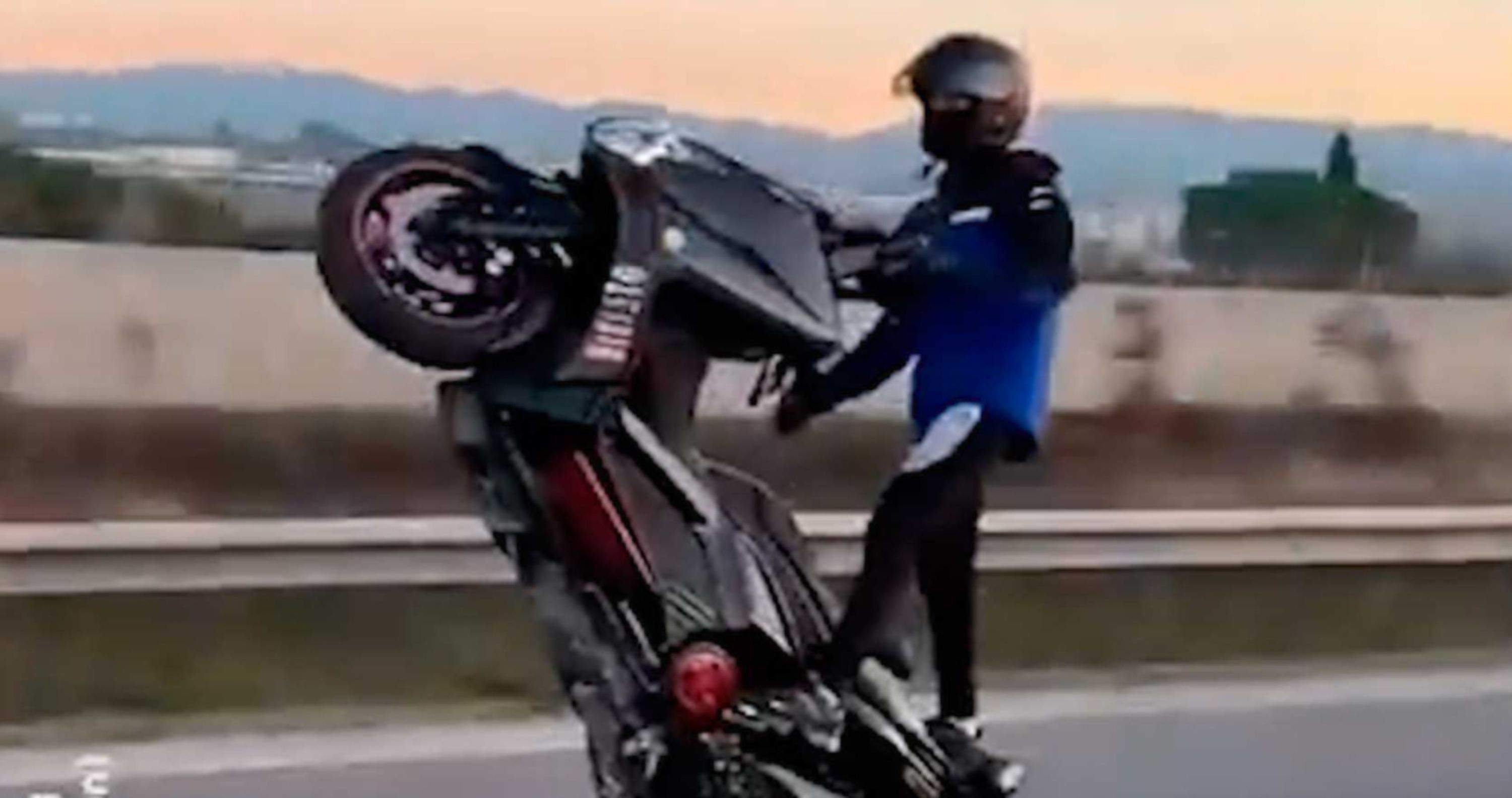 Un dels motoristes infractors ja identificats i denunciats.