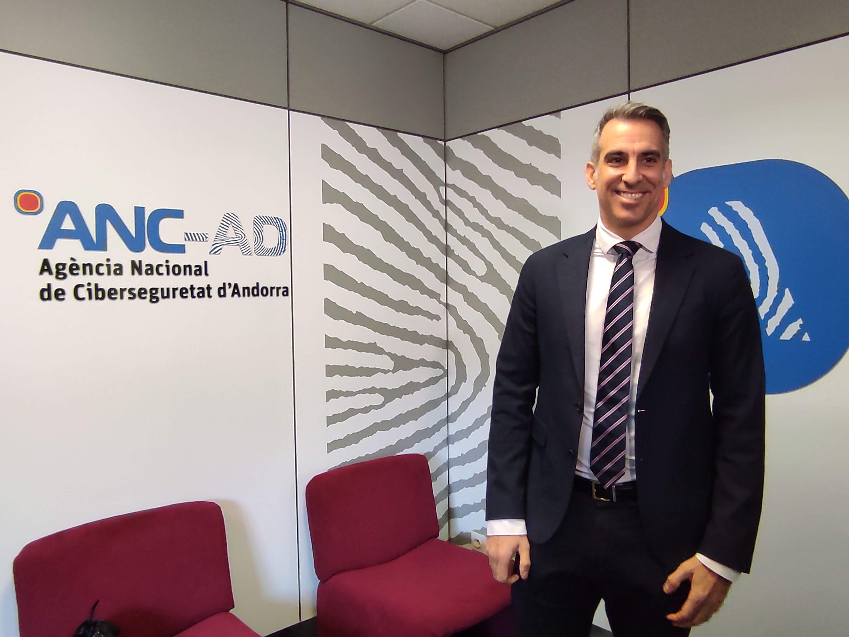 César Marquina en les noves instal·lacions de l'agència, a l'edifici d'Andorra Telecom a la Comella.