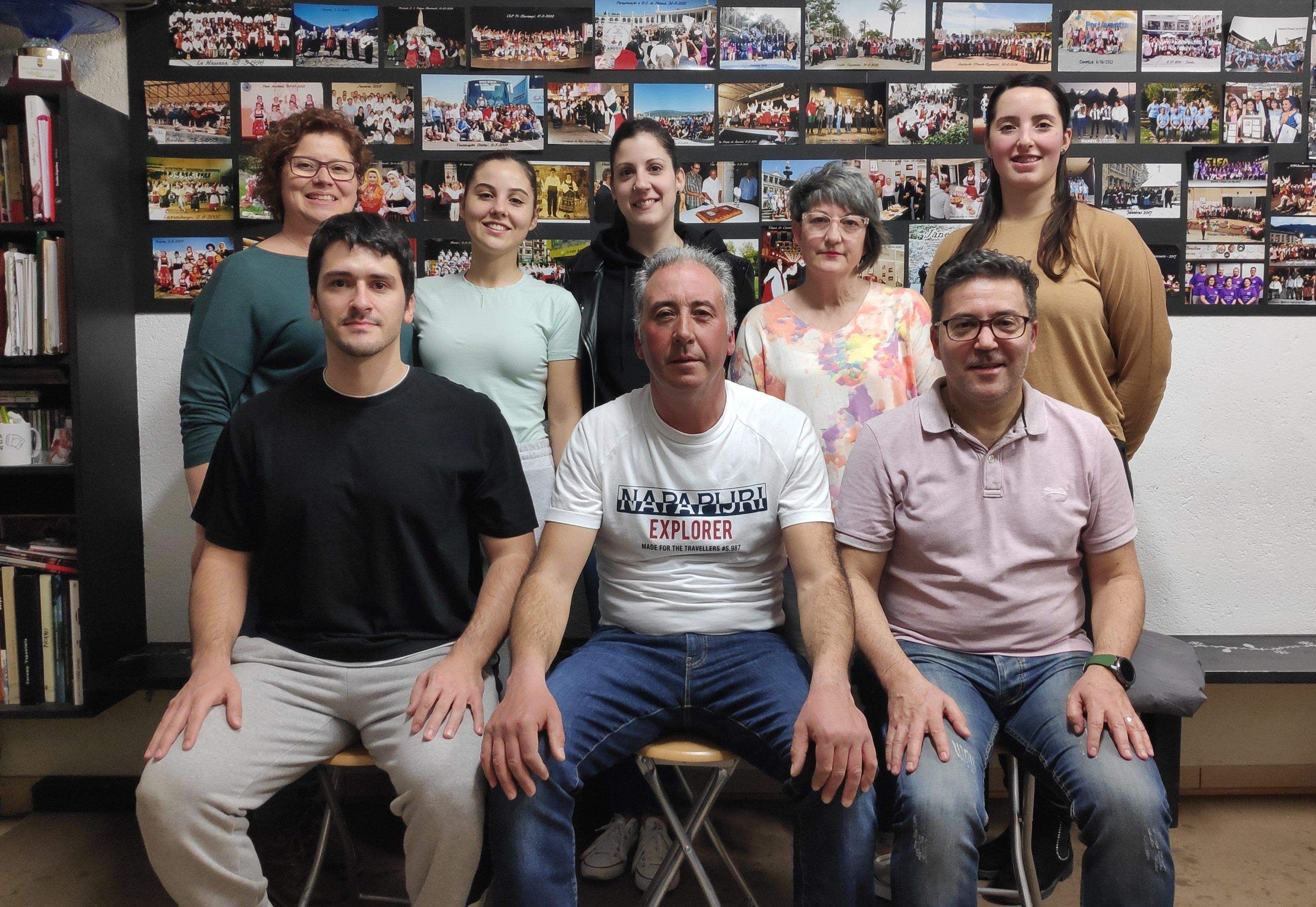 La nova junta directiva del Grup de Folklore Casa de Portugal.