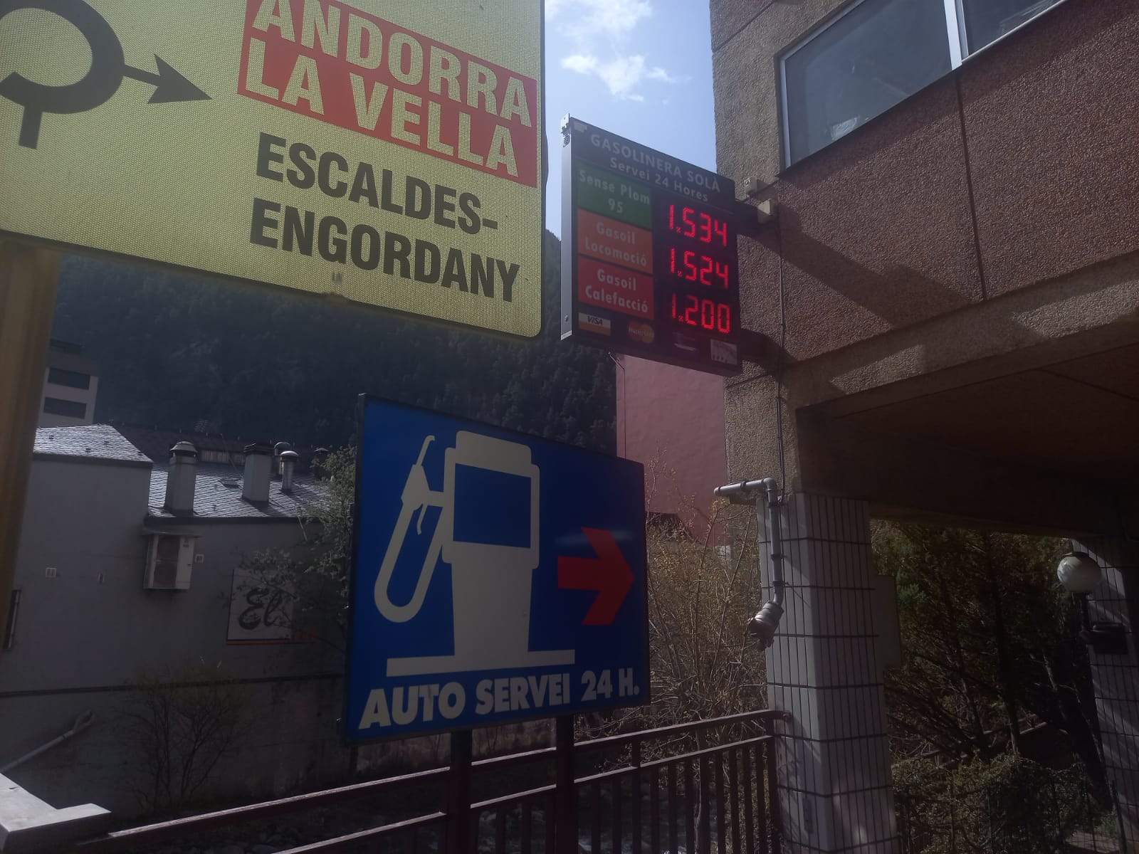 Preus de carburants aquest dijous a una benzinera d'Encamp.