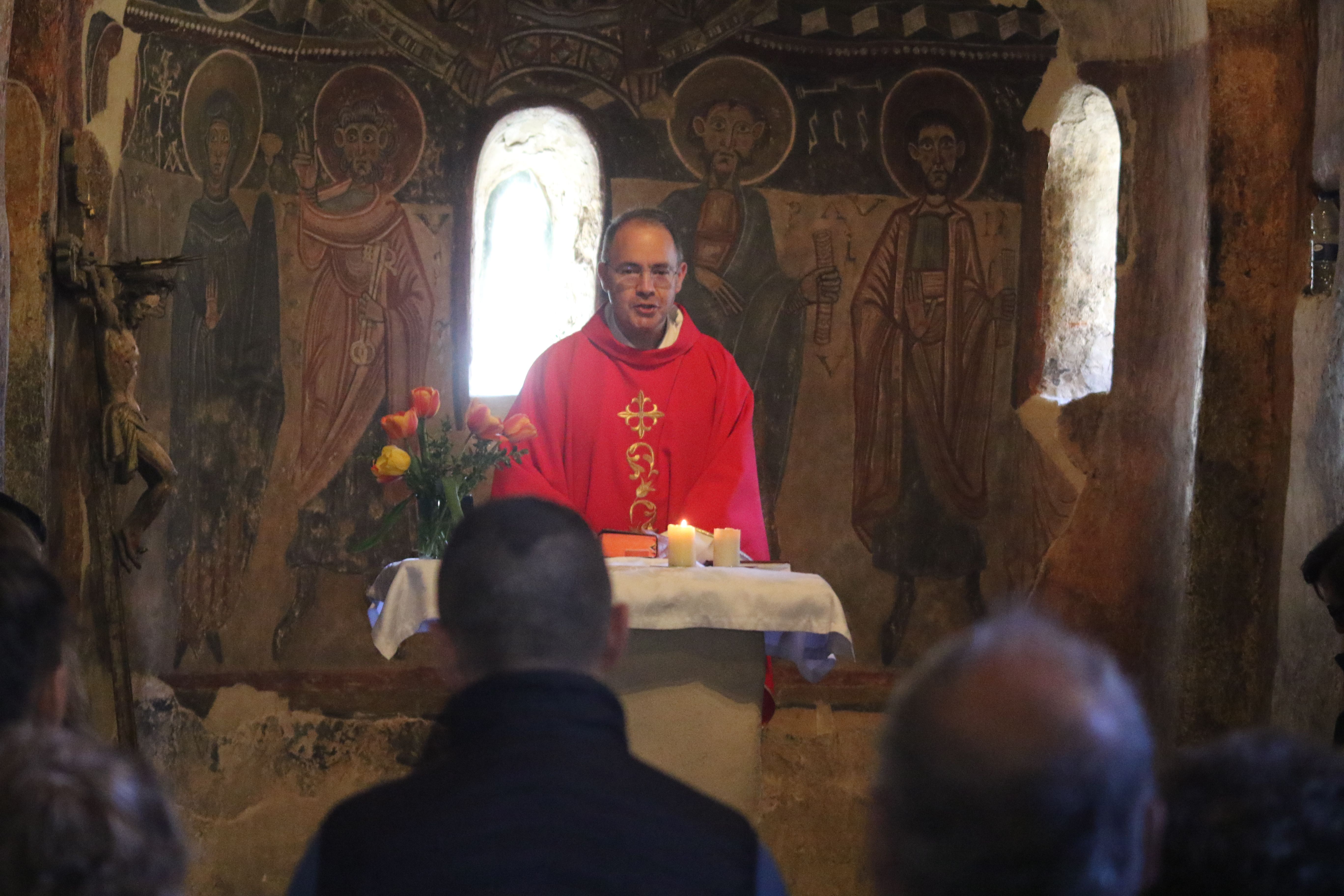 Toni Elvira en una missa a les Bons. Toni Elvira en una missa a les Bons.