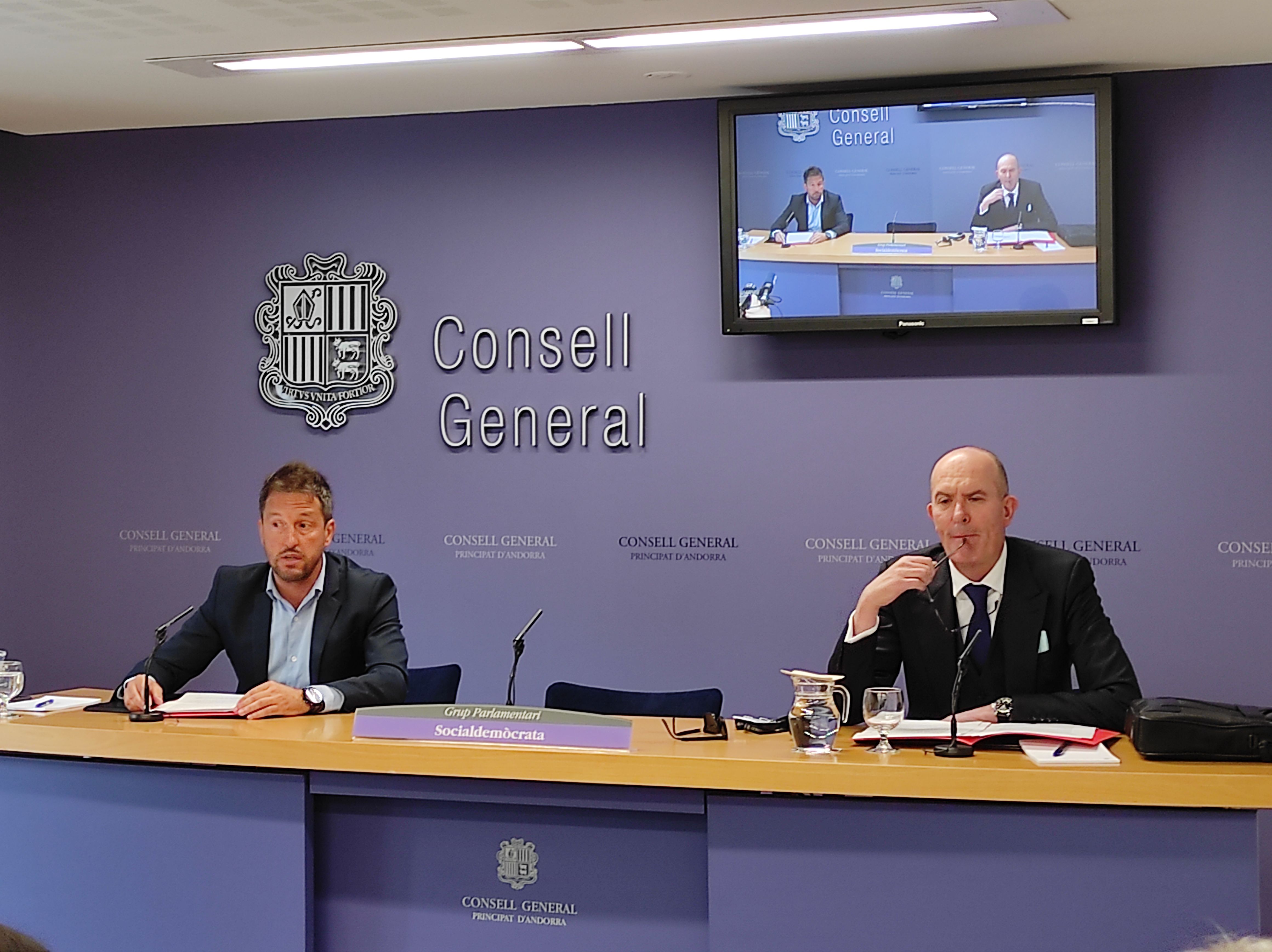 Pere López i Quim MIró durant la compareixença. Pere López i Quim MIró durant la compareixença.