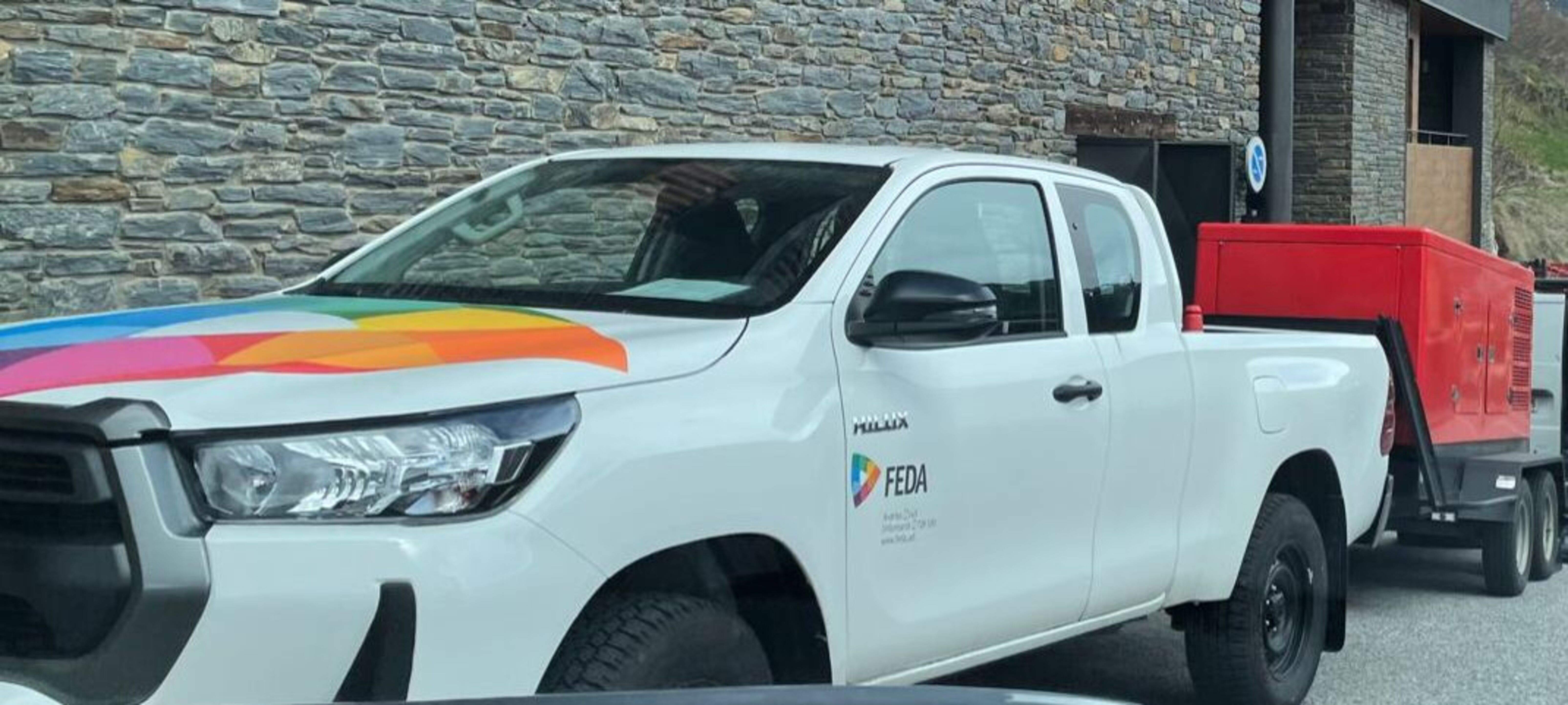 Maquinària de FEDA davant de l'aparcament on hi ha hagut l'ensurt a Ransol.