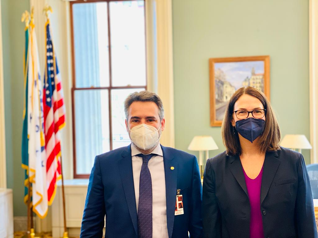 El ministre de Finances, Eric Jover, amb la sotssecretària de política fiscal del departament del Tresor, Lily Batchelder.