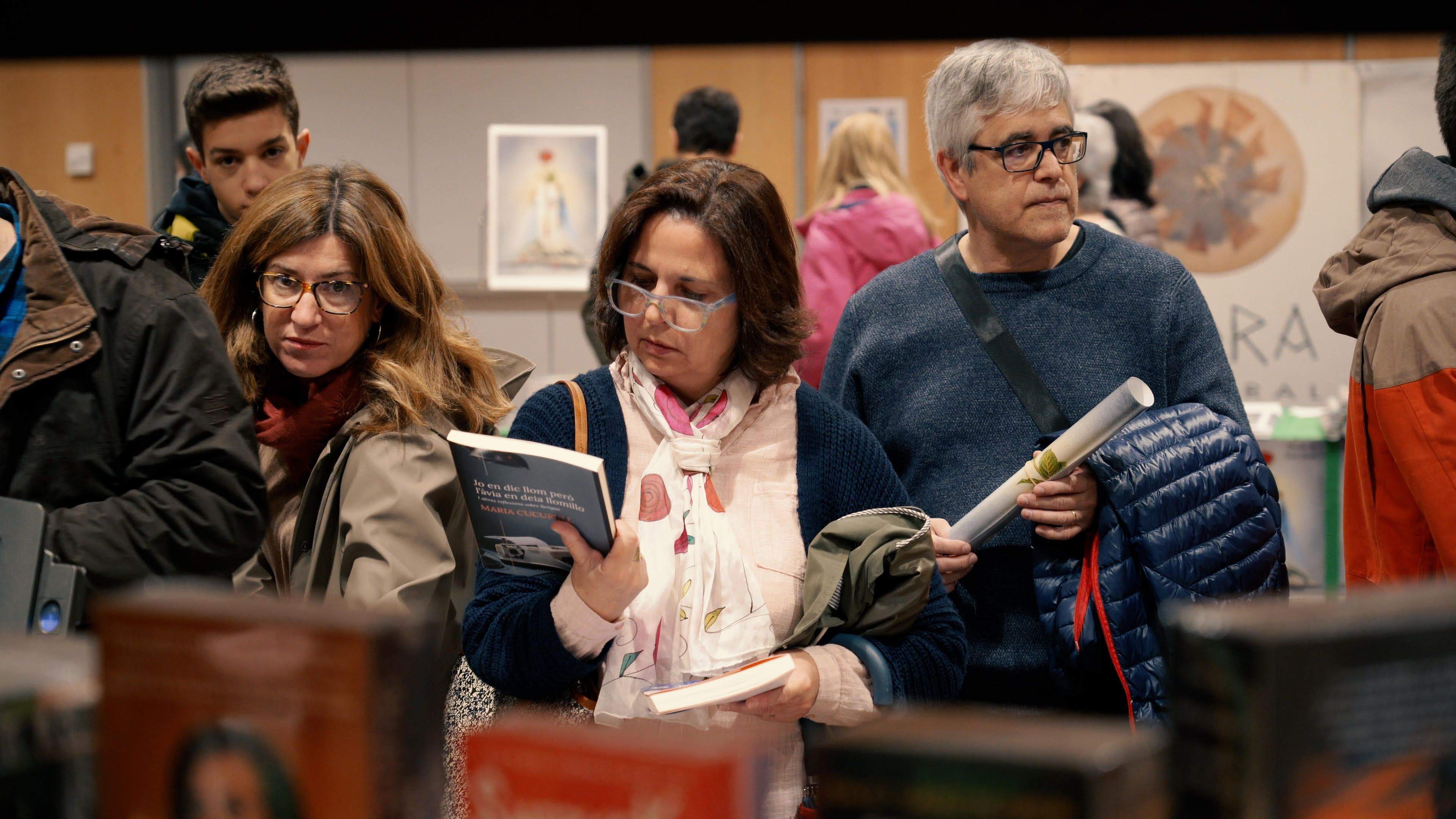 Després de dos anys de pandèmia, aquest és el primer Sant Jordi sense restriccions.