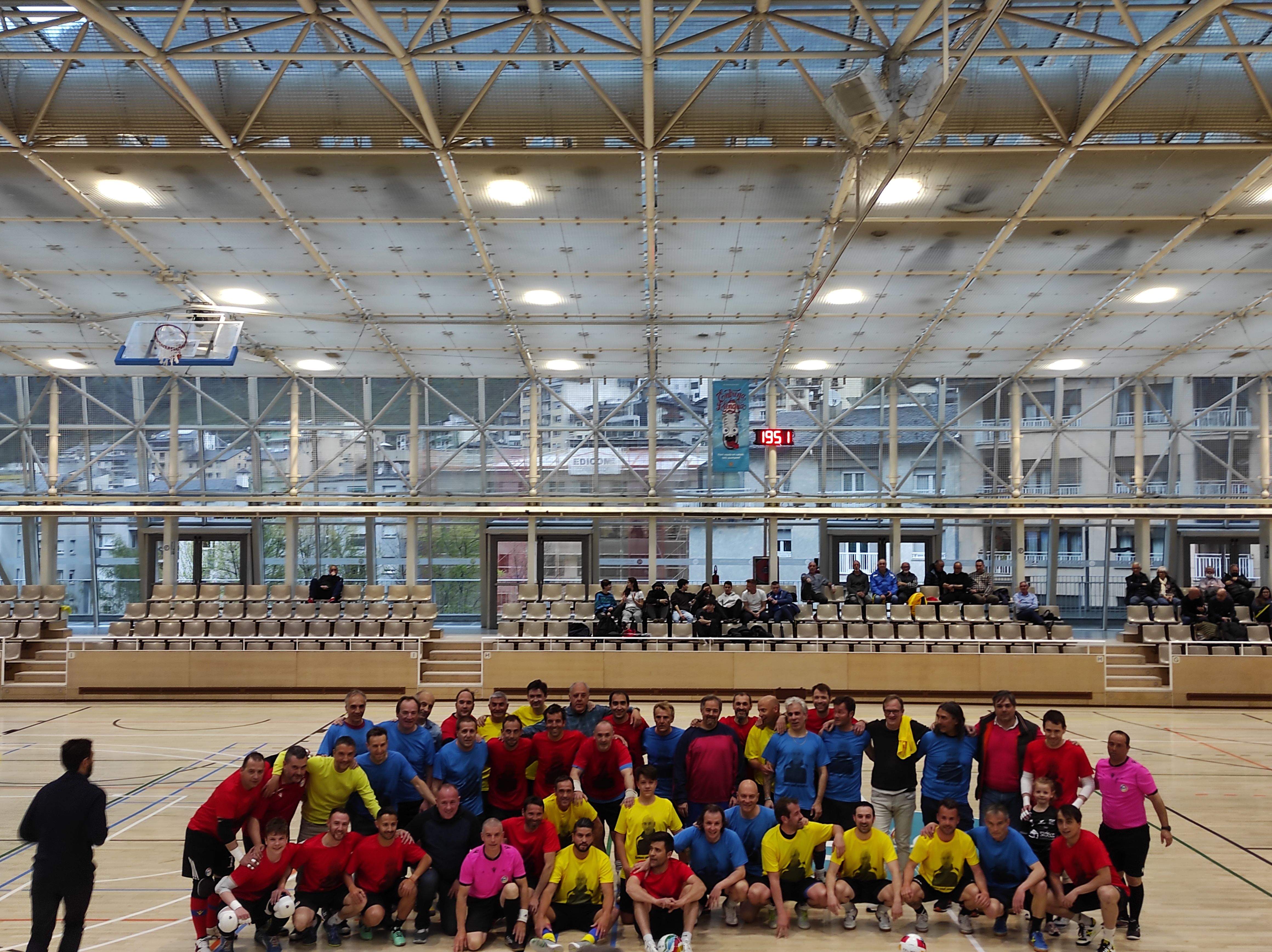Participants en l'acte d'homenatge.