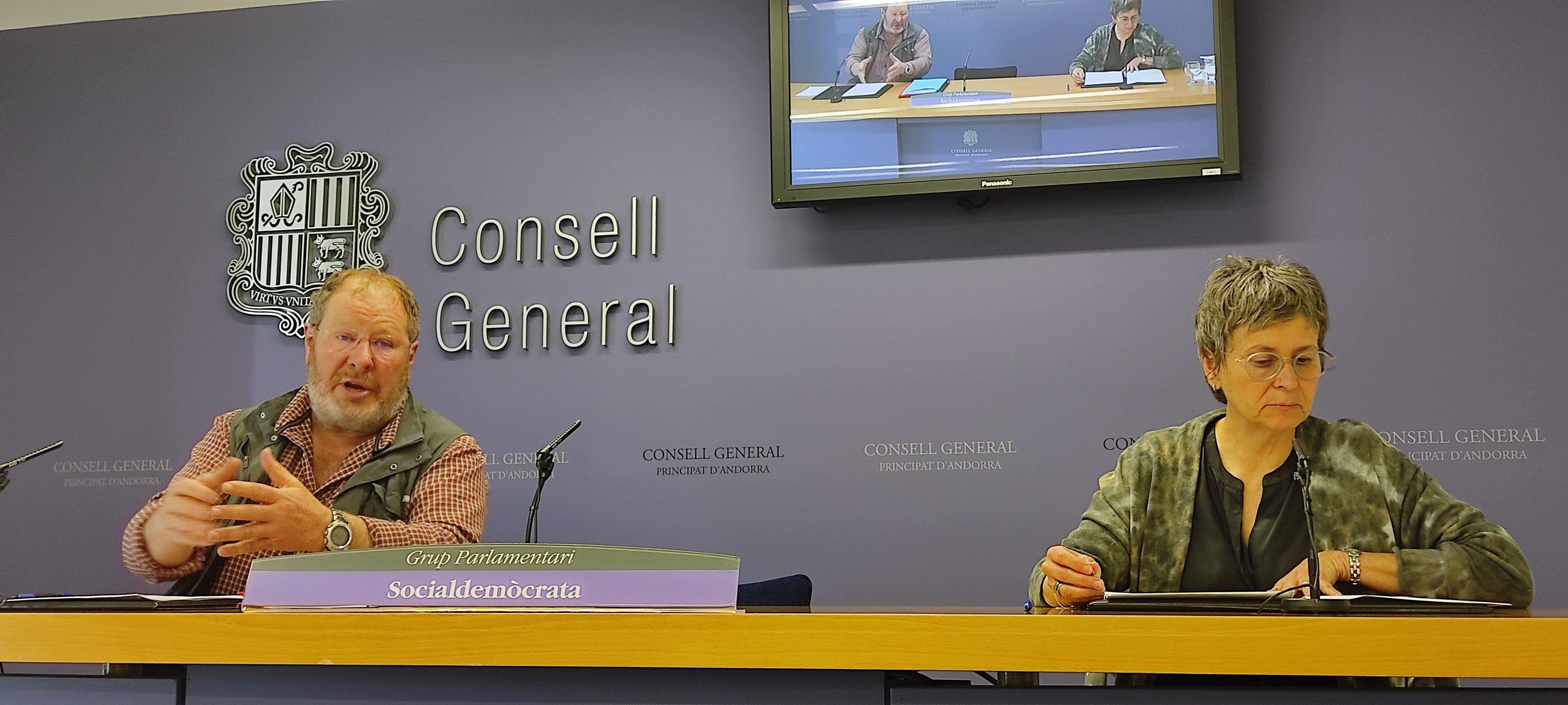 Jordi Font i Susanna Vela durant la compareixença.