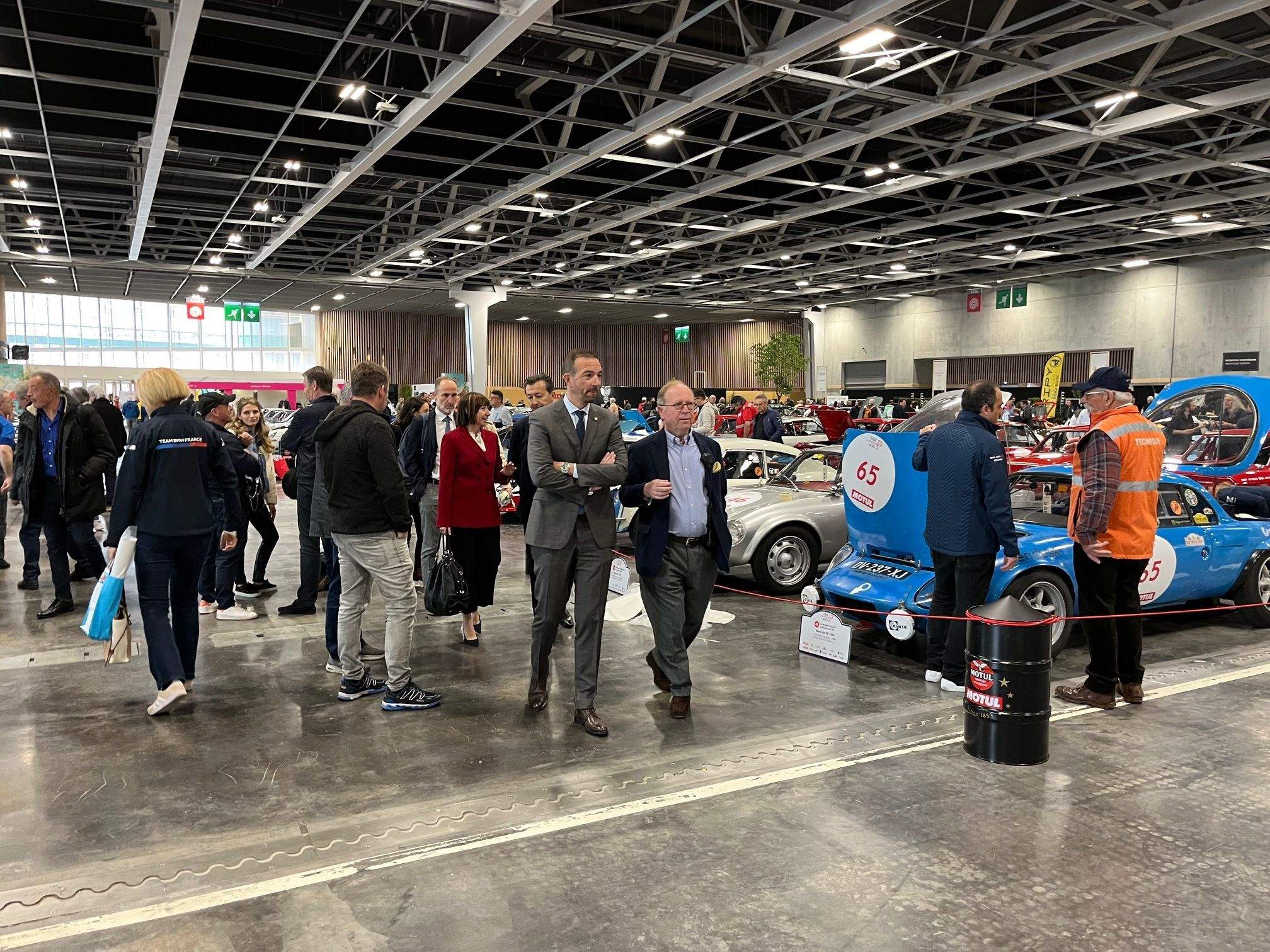 Exposició de vehicles del Tour Auto a París.