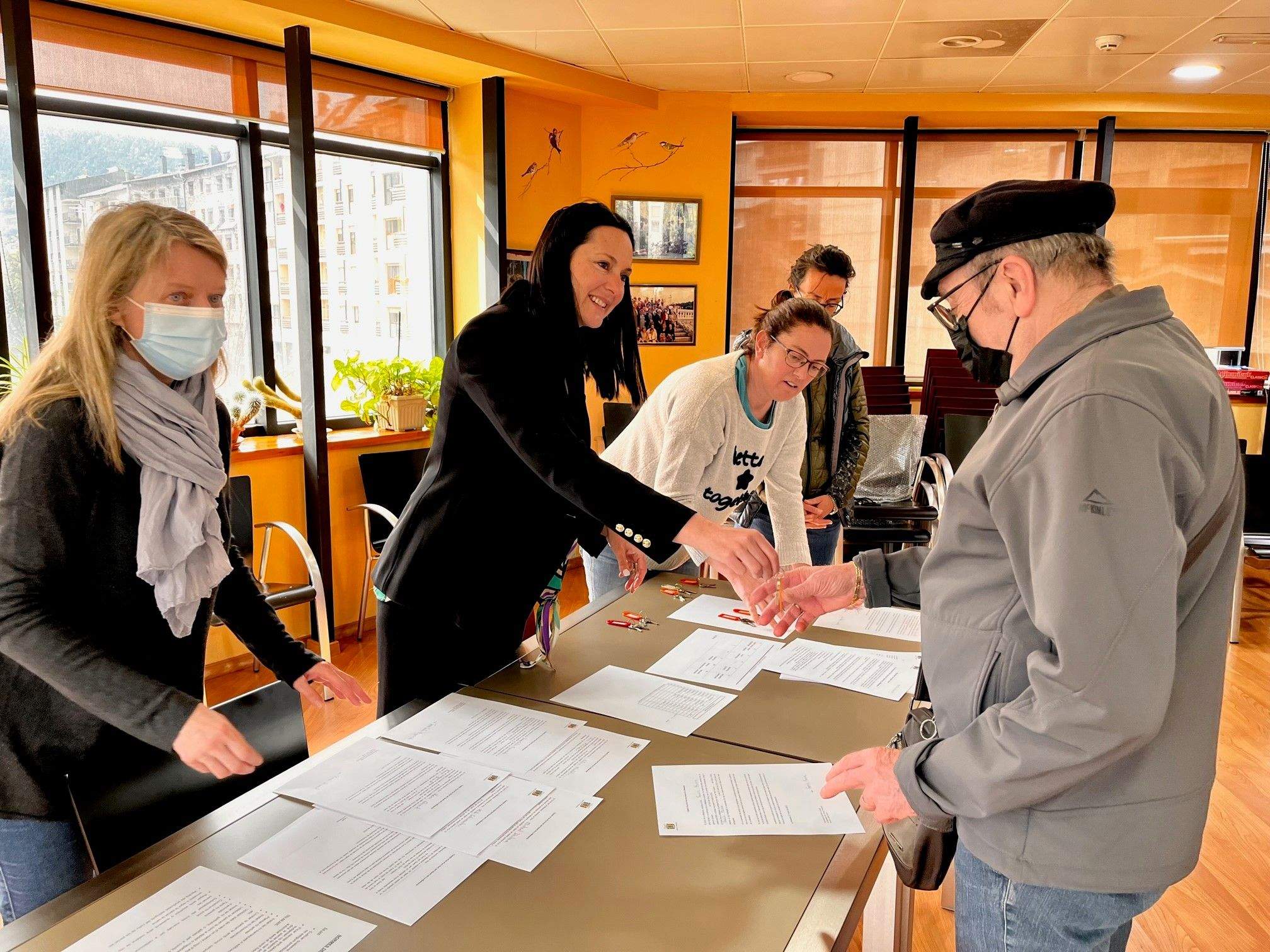 Moment de l'entrega de les claus dels horts.