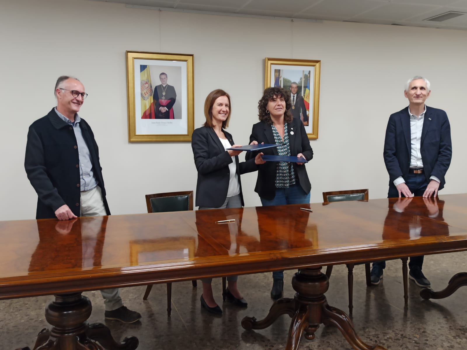 Moment de la signatura del conveni amb IRTA.