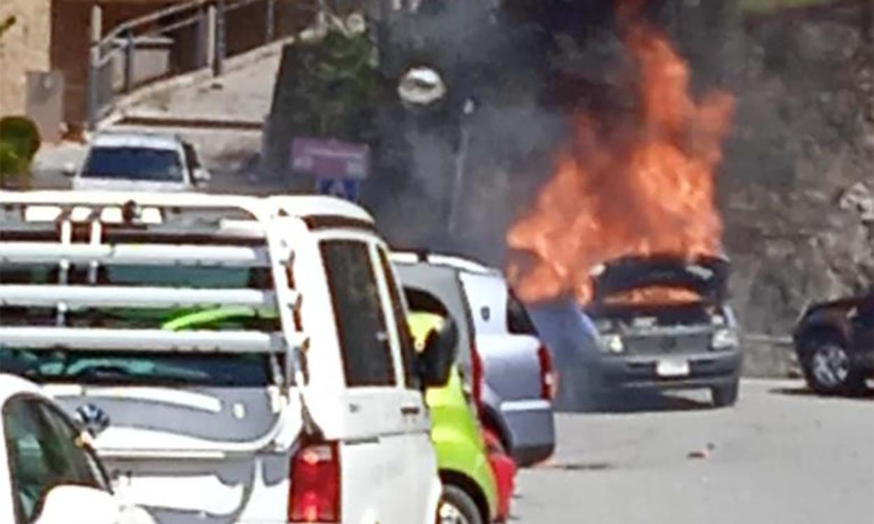 La furgoneta incendiada a Aixirivall
