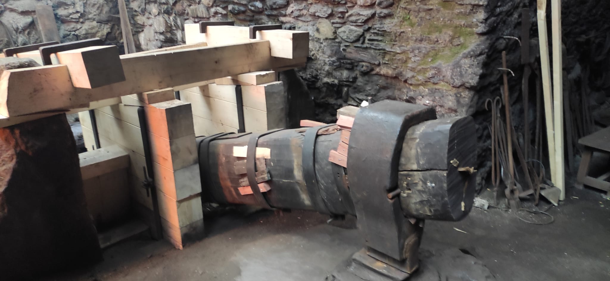 El martinet a la Farga Rossell ja en acció.