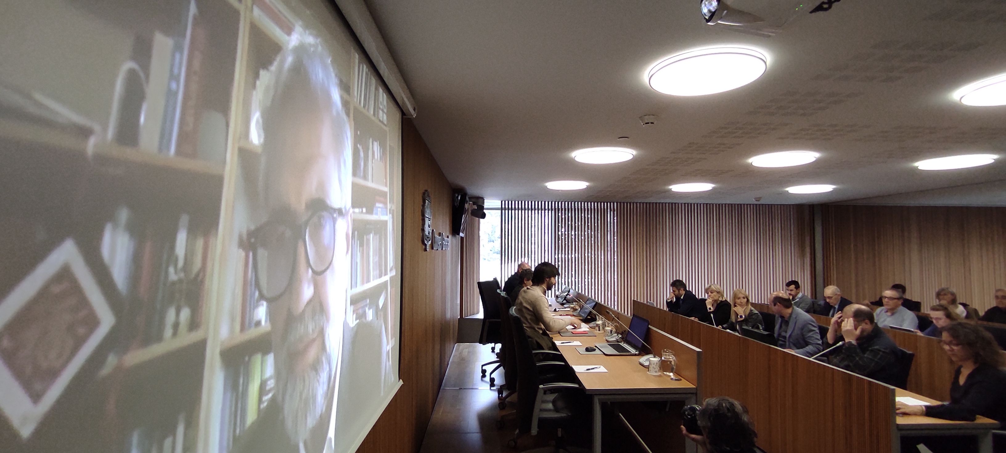 Herce ha intervingut de forma telemàtica per respondre els dubtes dels membres de la comissió. Herce ha intervingut de forma telemàtica per respondre els dubtes dels membres de la comissió.