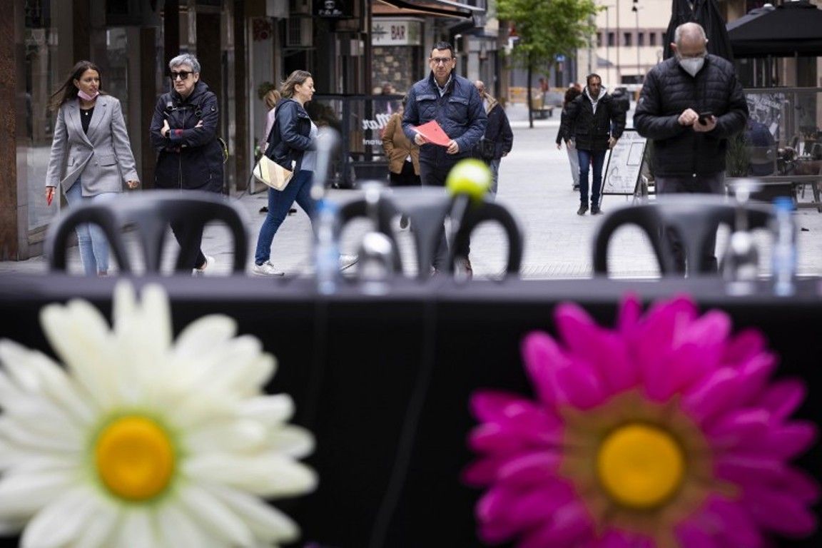 El conseller Miquel Canturri (centre) arriba a la roda de premsa d'aquest dijous.