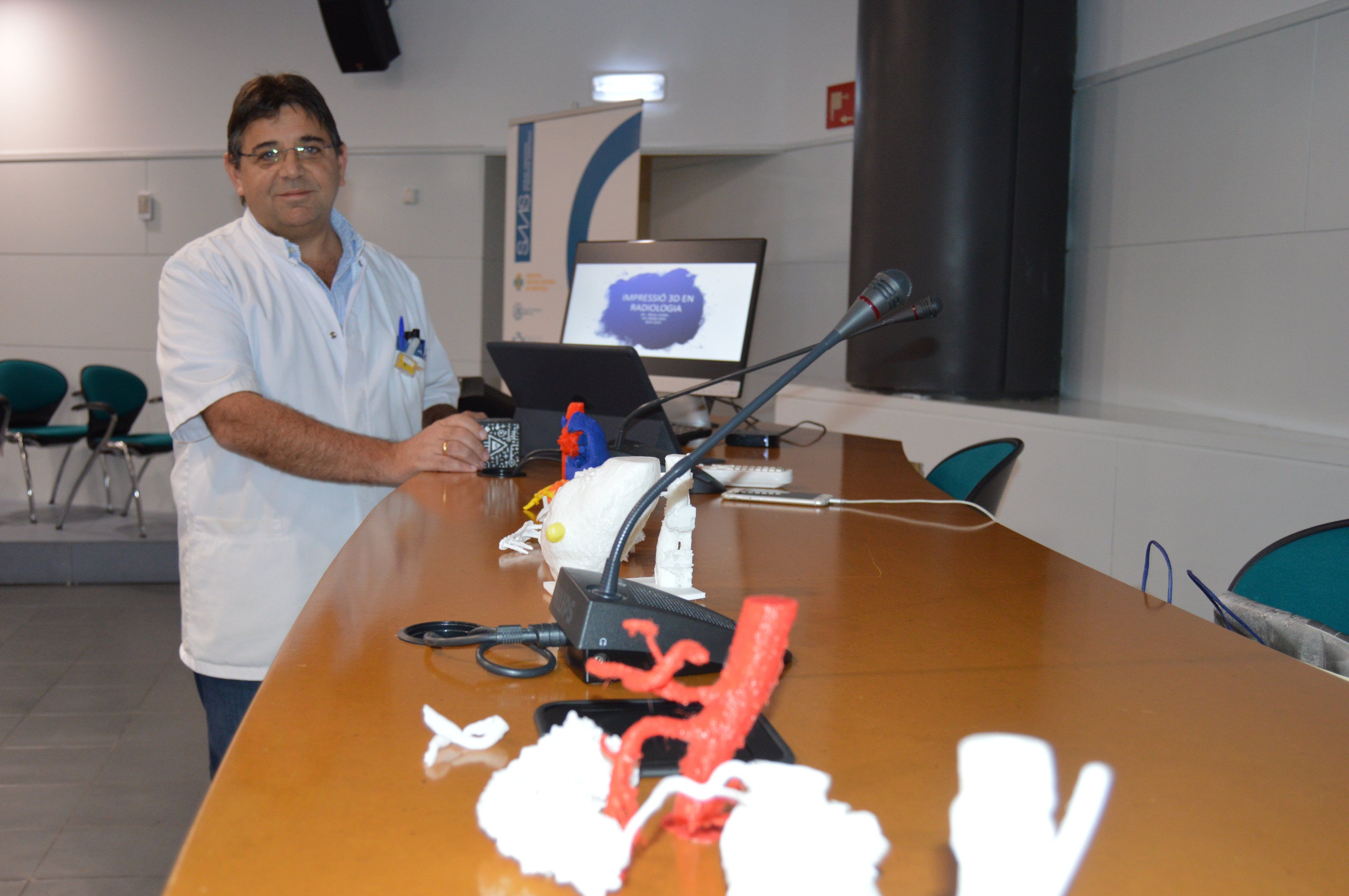 Àngel Seara durant una sessió clínica. Àngel Seara durant una sessió clínica.